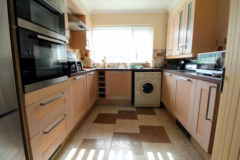Property photo 2 of 11 Kitchen