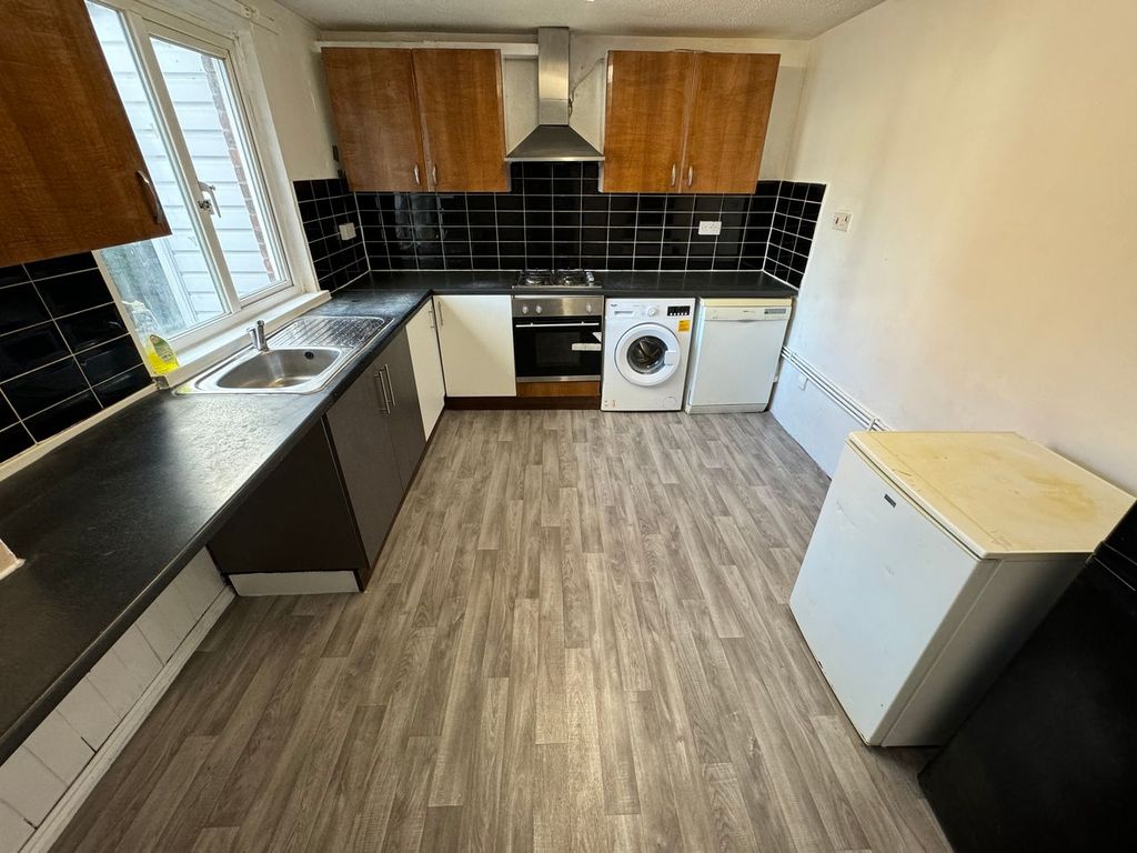 Property photo 3 of 15 Kitchen