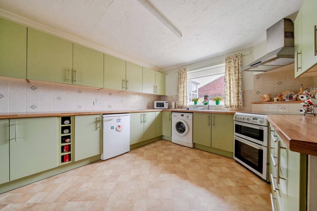 Property photo 2 of 20 Kitchen