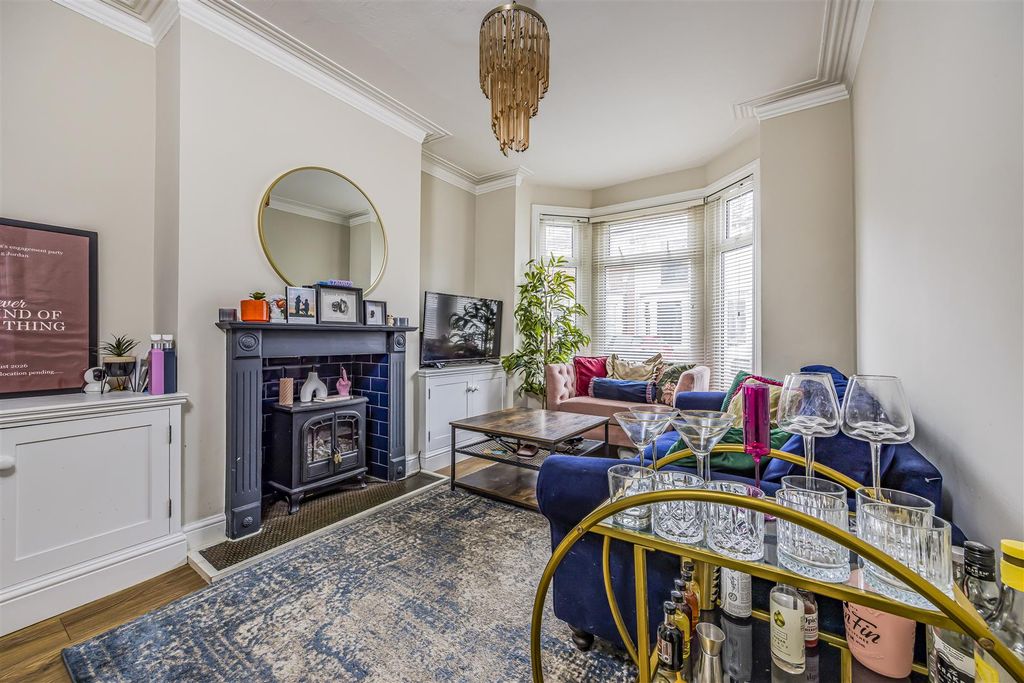 Property photo 1 of 18 21 Highgate Road, Copnor-Porticomarketing-Soldby-1