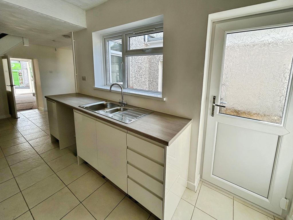 Property photo 2 of 20 Kitchen