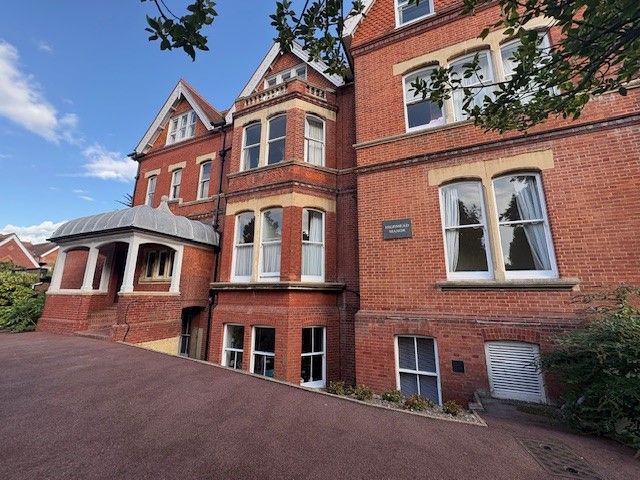Property photo 1 of 8