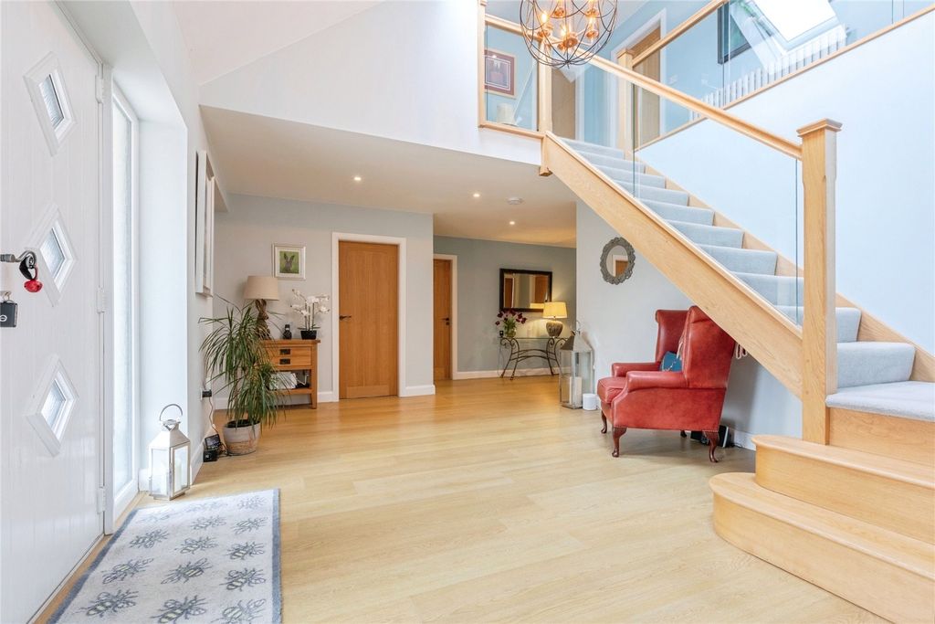 Property photo 2 of 41 Picture No. 14