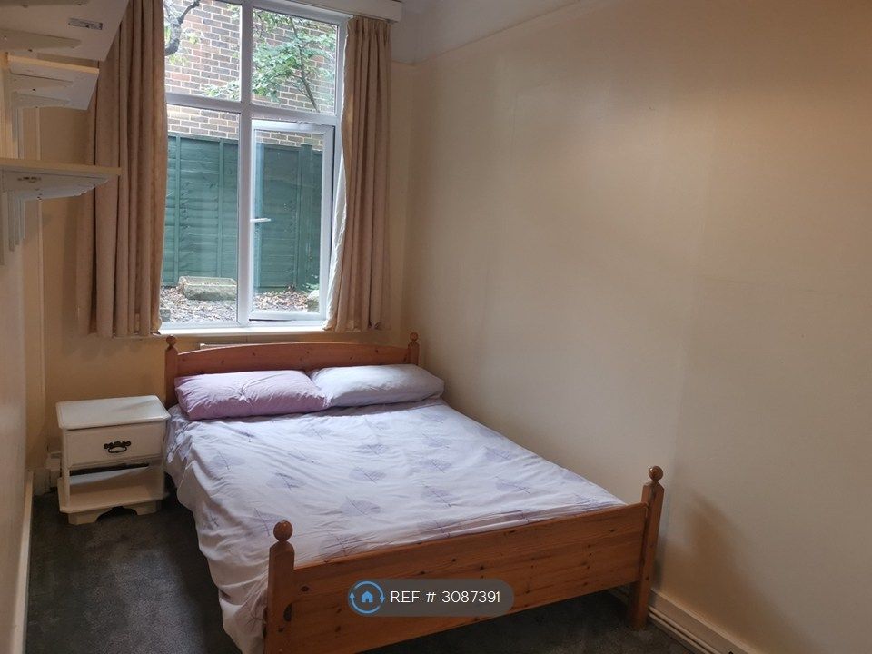 Property photo 1 of 9 Double Bed And Nice View Out Of The Window