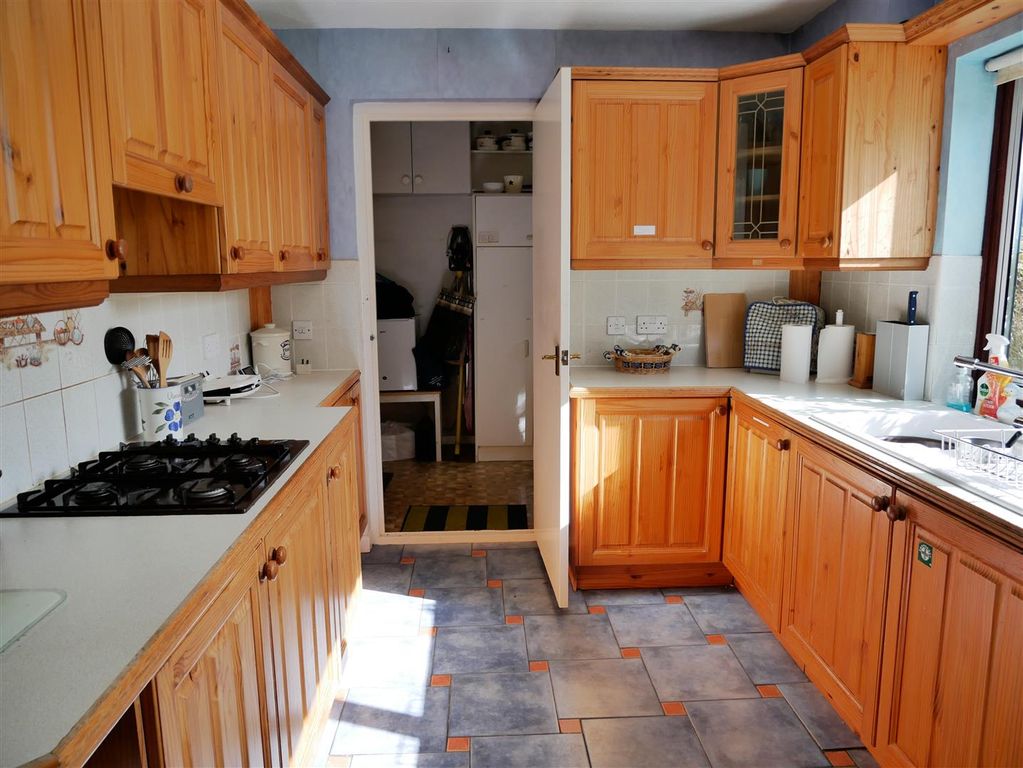 Property photo 3 of 14 Kitchen