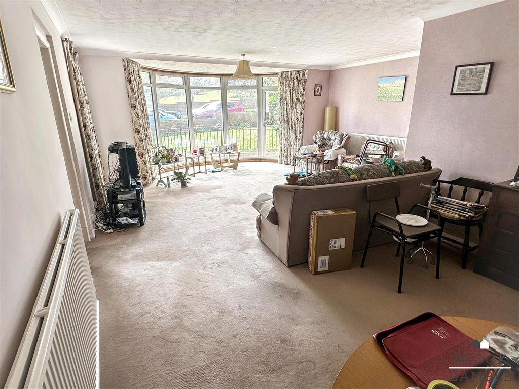 Property photo 3 of 25 01323 438506