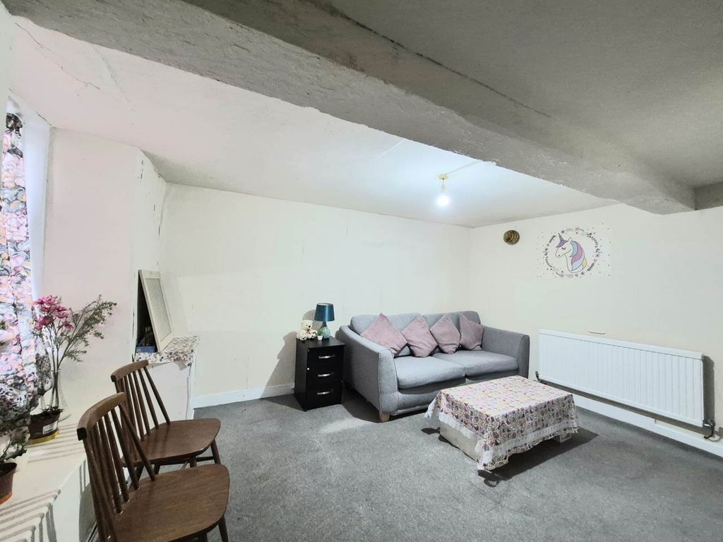 Property photo 3 of 10 Living Room