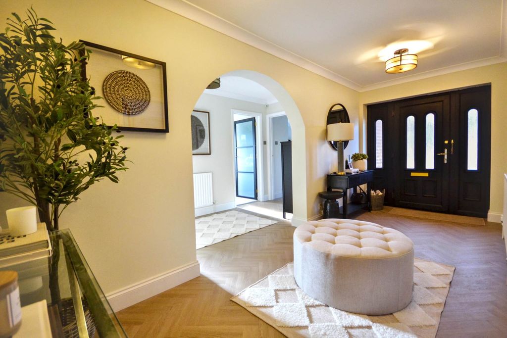 Property photo 2 of 18