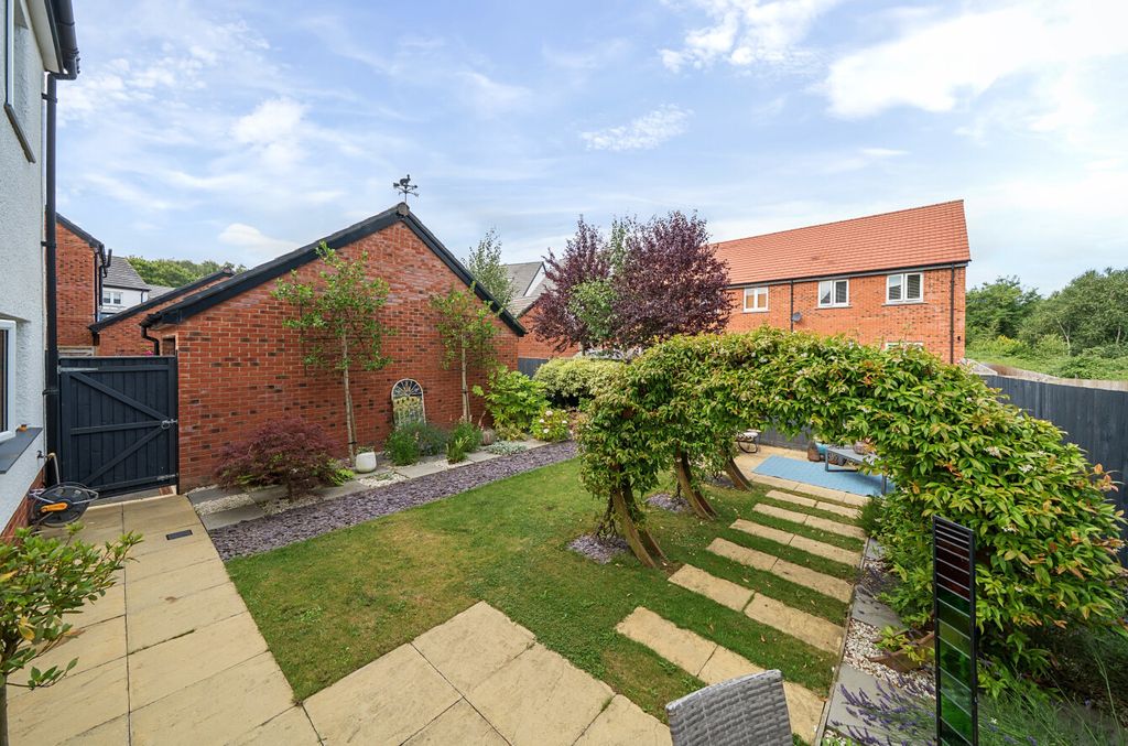 Property photo 1 of 21 1325604-4-6877746...