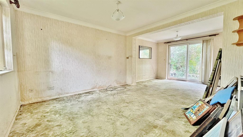 Property photo 3 of 13 Lounge/Diner