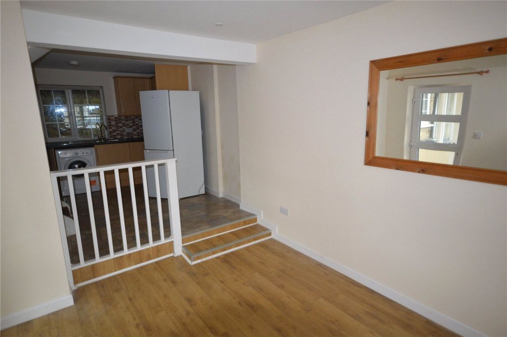 Property photo 3 of 8 Picture No. 05