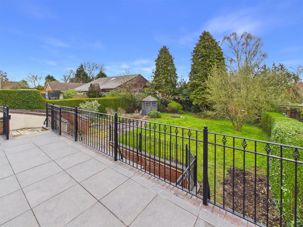 Property photo 2 of 26 Outside