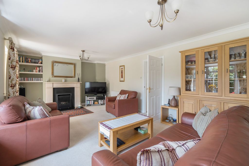 Property photo 3 of 15 Sitting Room