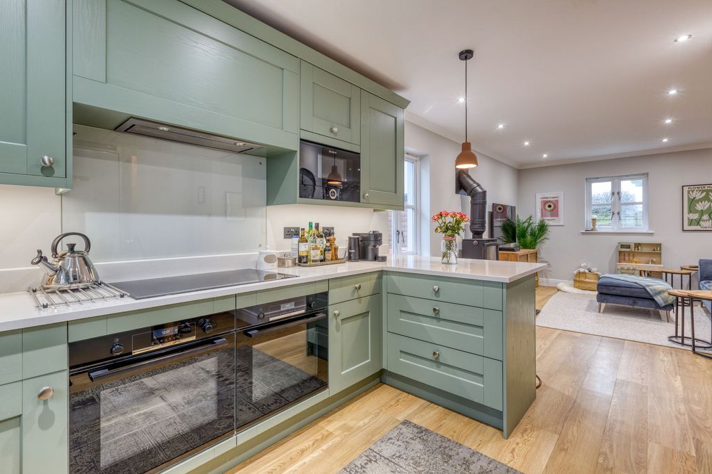 Property photo 3 of 37