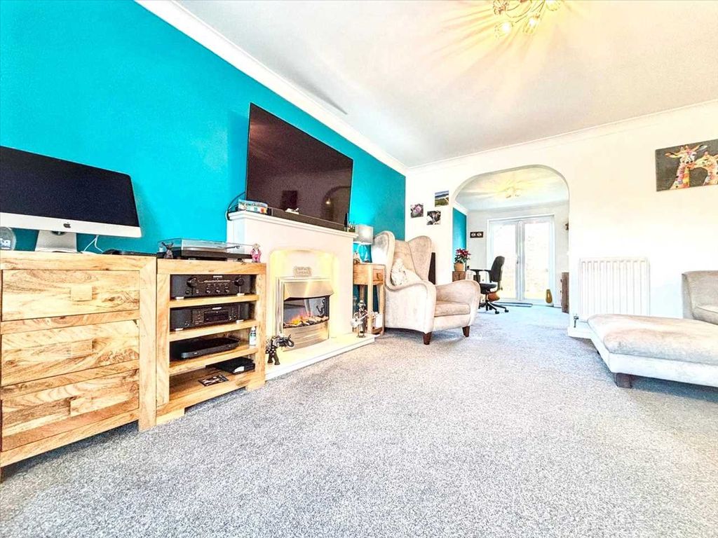 Property photo 3 of 33