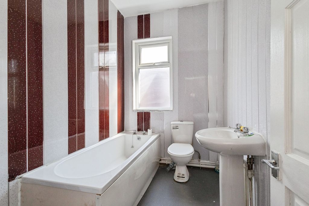 Property photo 3 of 21 Pbox-Img.Jpg