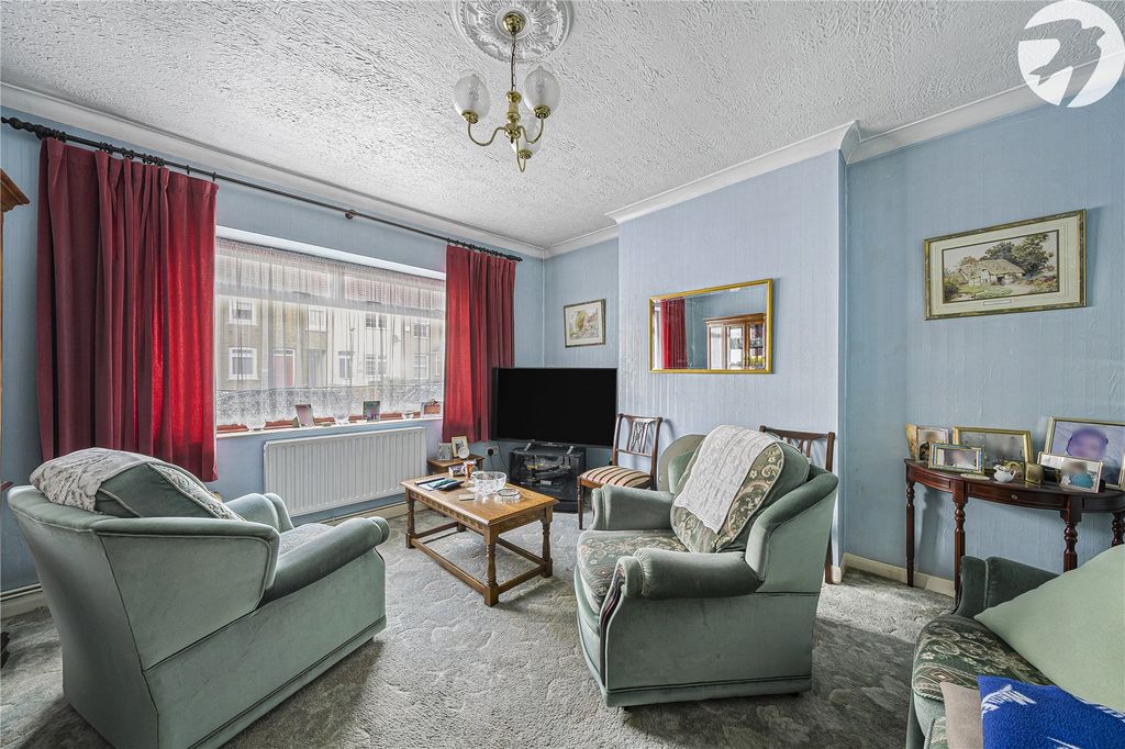 Property photo 2 of 25 Lounge