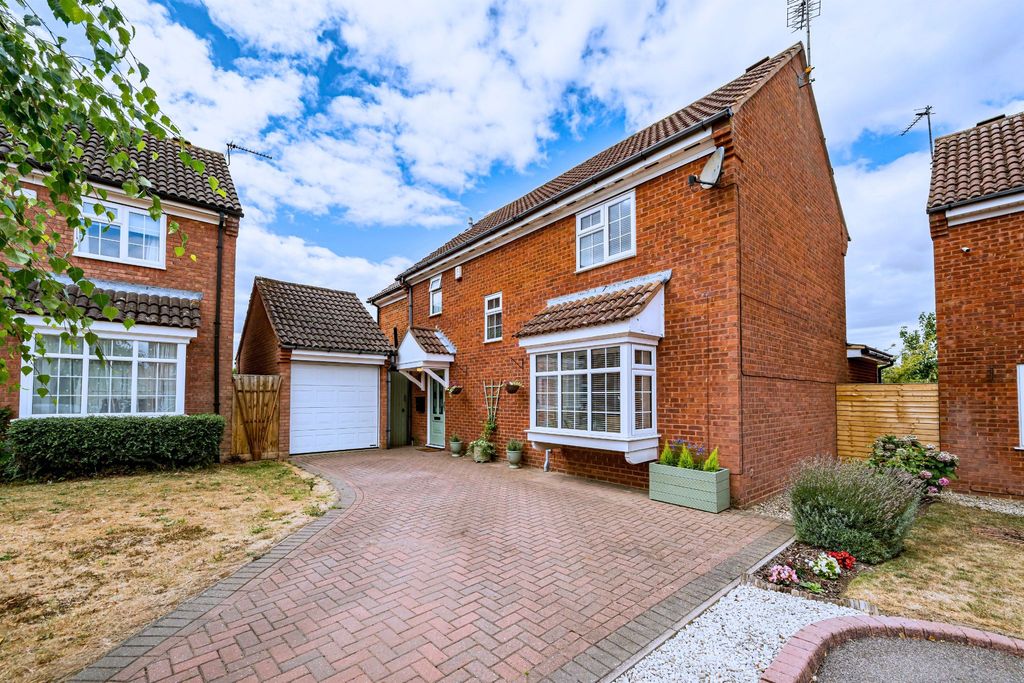 Property photo 1 of 32