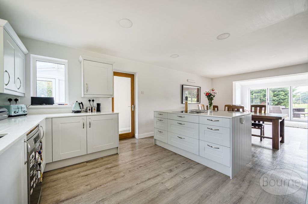 Property photo 3 of 22 B6ce83c8-Bc9c-410...