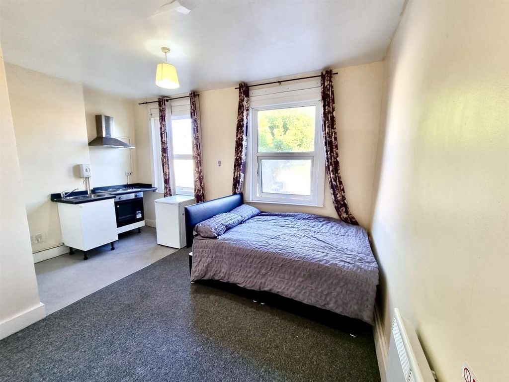 Property photo 1 of 6 58347F92-4F12-45D7-98Df-F36A12C406C4.Jpg