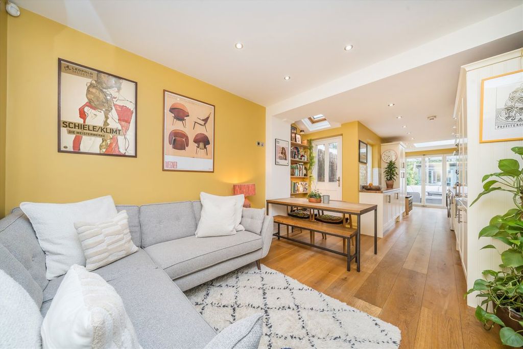 Property photo 3 of 11