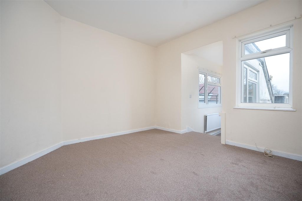 Property photo 3 of 9 Dining Room