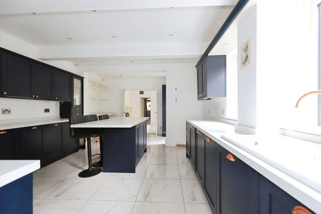 Property photo 2 of 13 Breakfast Kitchen