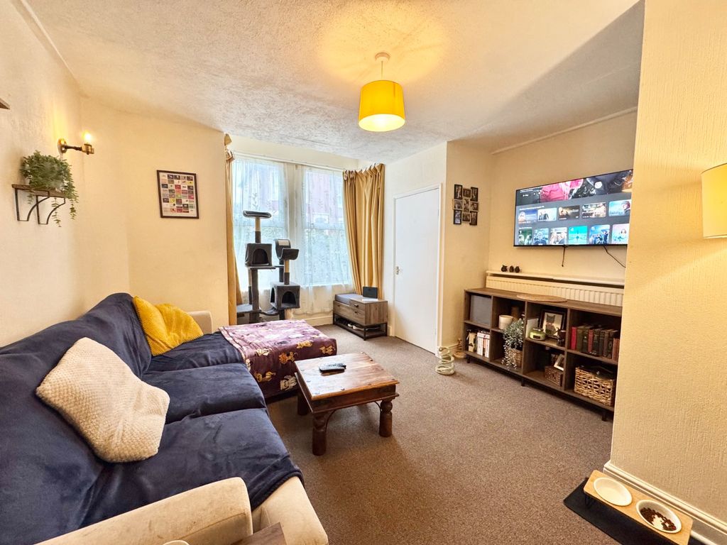 Property photo 3 of 8 Picture 3