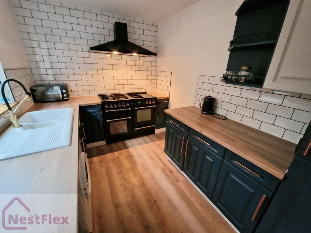 Property photo 2 of 10 Kitchen