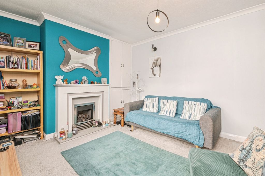 Property photo 2 of 20