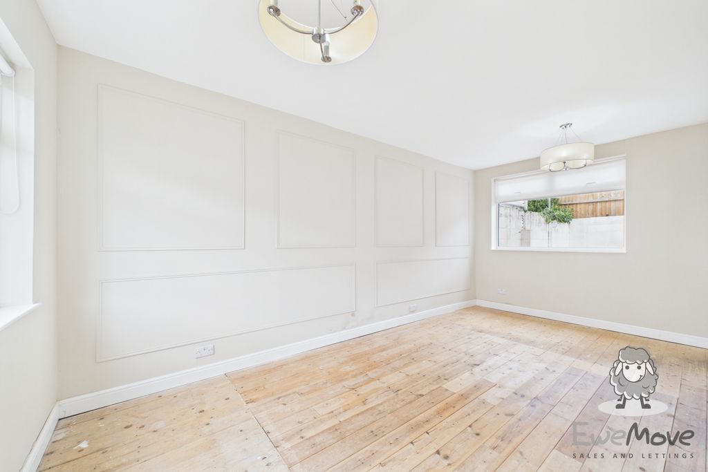 Property photo 2 of 11 9