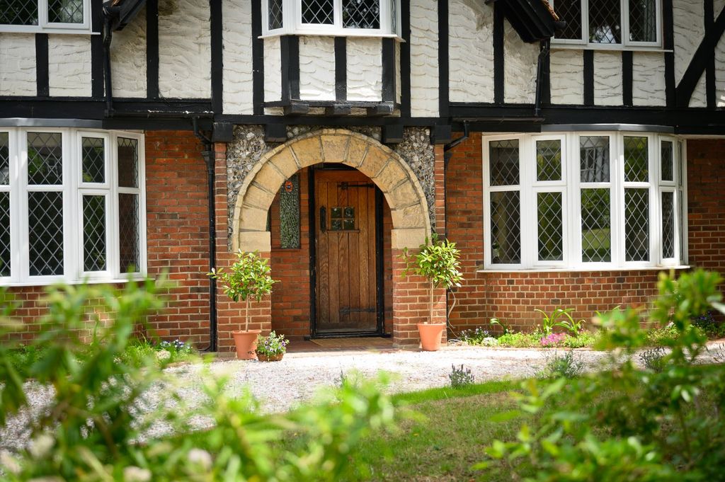 Property photo 2 of 31 Entrance
