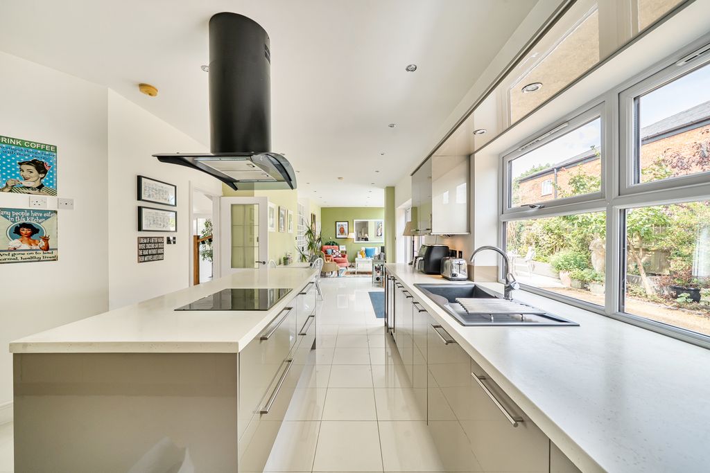 Property photo 2 of 29 15082296