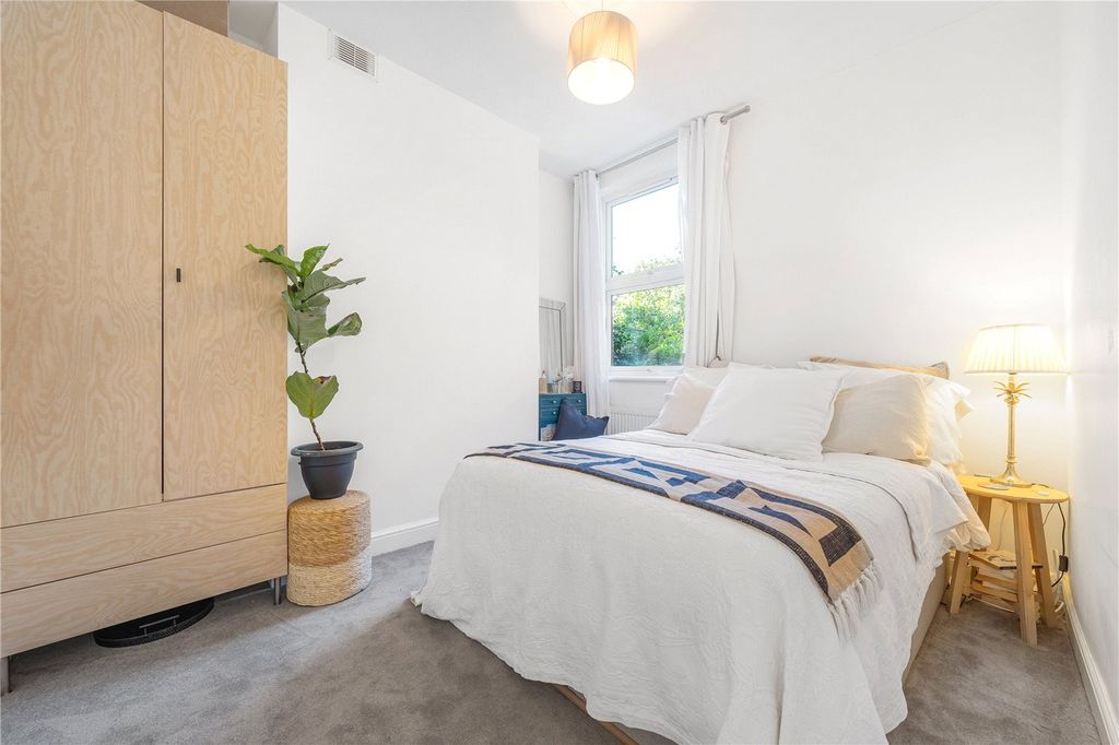 Property photo 1 of 12 Bedroom