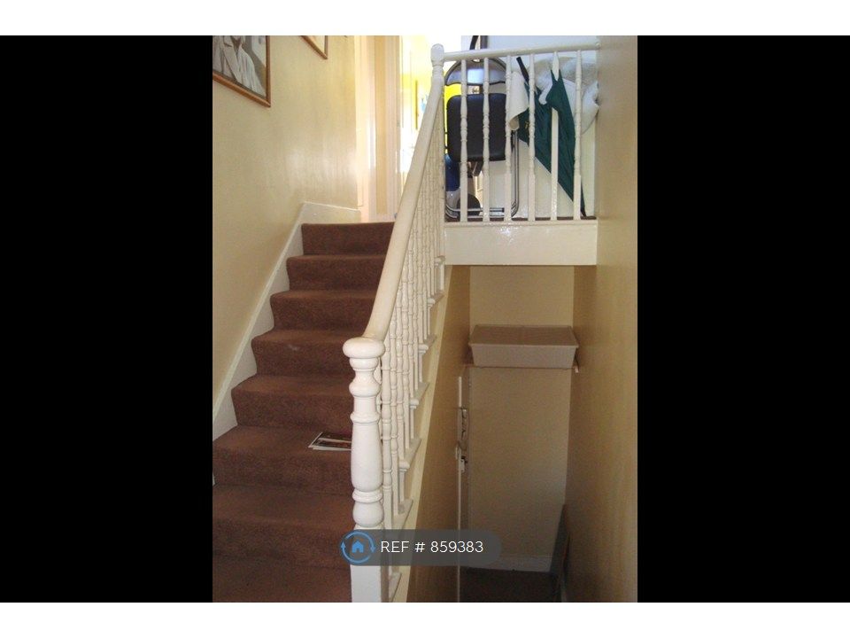 Property photo 1 of 7 Split Level /Gallery