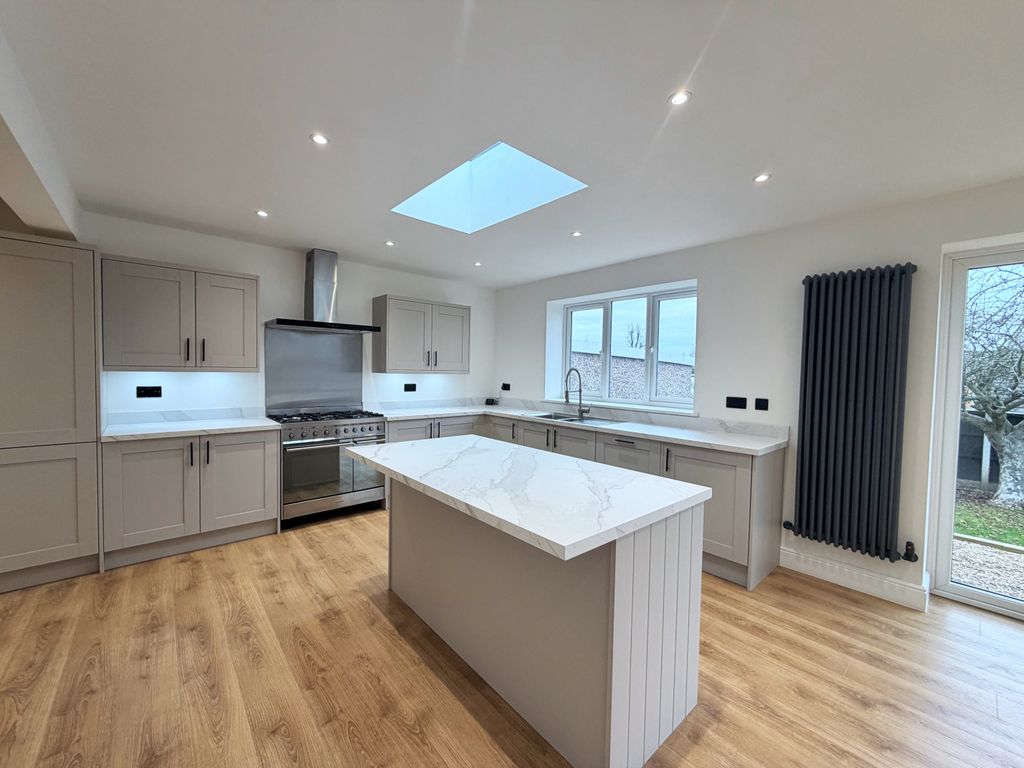 Property photo 3 of 28 Kitchen 2