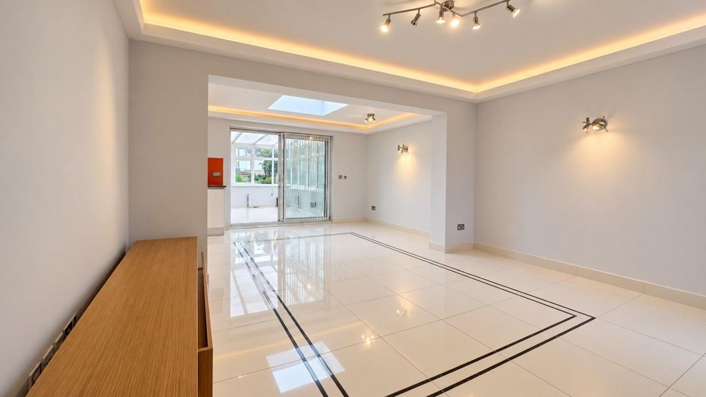Property photo 1 of 11 1Bphoto2.Jpg