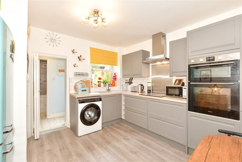 Property photo 1 of 9 Kitchen