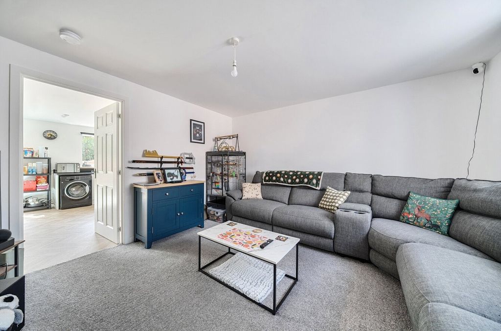 Property photo 2 of 14 1312274-11-685E5c...