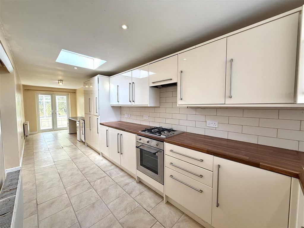 Property photo 2 of 23 Kitchen/Breakfast Room