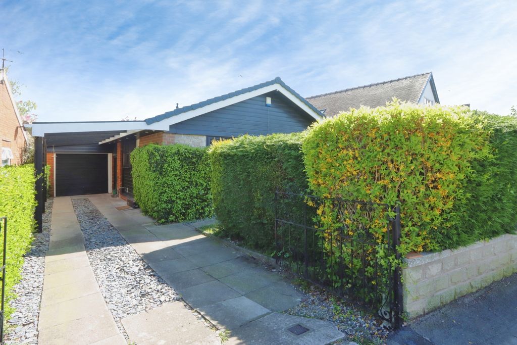 Property photo 2 of 15 Driveway