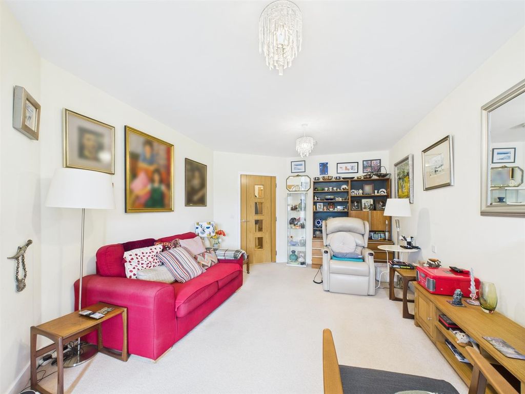 Property photo 3 of 16 Cam01486G0-Pr0780-Still006.Jpg
