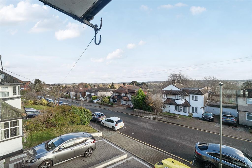 Property photo 3 of 24 1389419-8-693Acca1B3A42.Jpg