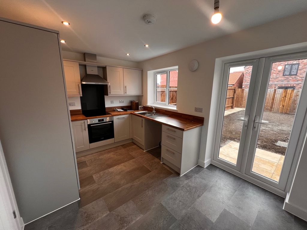 Property photo 2 of 6 Kitchen