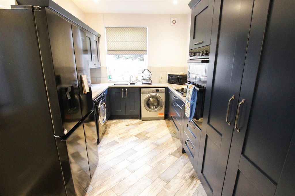 Property photo 2 of 20 Kitchen