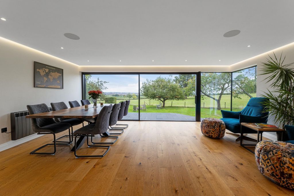 Property photo 3 of 35