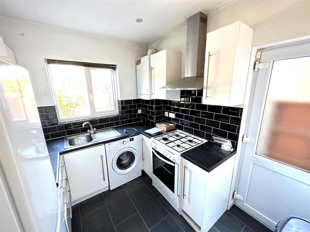 Property photo 2 of 18 Kitc.Jpg