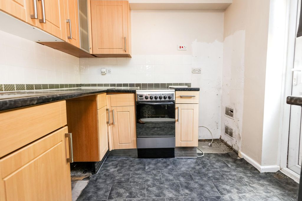 Property photo 2 of 15 Kitchen