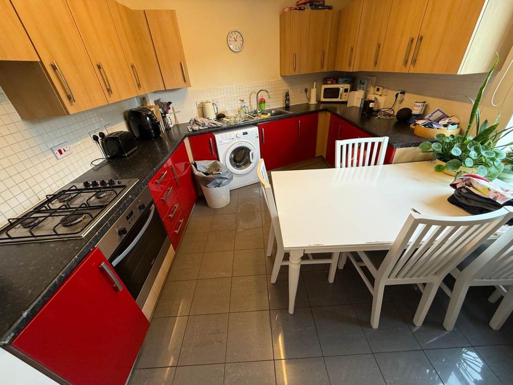 Property photo 3 of 13 Kitchen