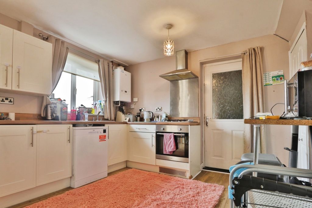 Property photo 2 of 12 4804444